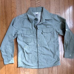 OCHENTA GUANGZHOU YUAN TRADING CO. 
NEW SHIRT/JACKET KIDS UNISEX, SAGE GREEN